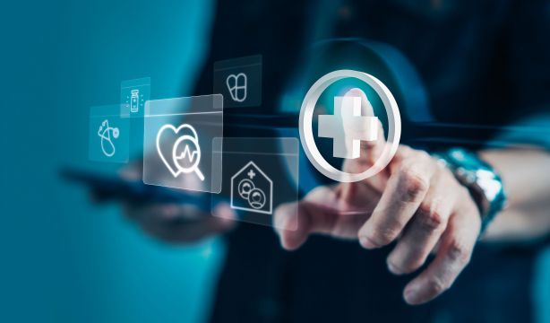 Galicia apuesta por la tecnología en residencias para monitorizar el estado de salud de los usuarios