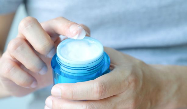 Esta es la mejor crema hidratante del mercado, por menos de 9 euros, según la OCU. Foto: Bigstock