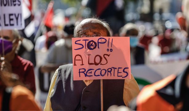 pensionista pancarta stop recortes