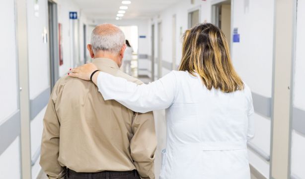 Edadismo sanitario: el 40% de los mayores están excluidos por su edad de recibir la mejor atención. Foto: Europa Press