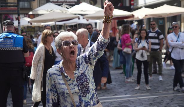 Ser mujer mayor en el siglo XXI: más riesgo de soledad, pensiones bajas y peores diagnósticos