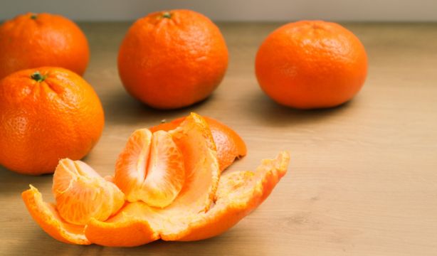 ¿Con o sin piel? Esta es la forma más saludable de comer la fruta. Foto: BIgstock