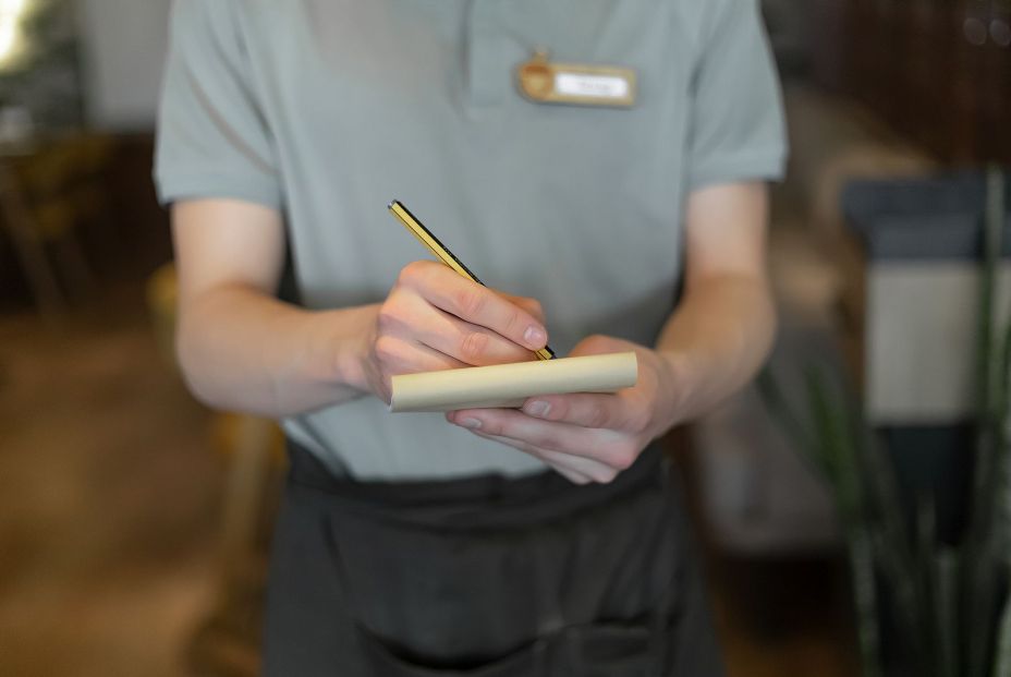 La reacción de un camarero ante una insólita propuesta laboral: "¿Me estás vacilando?"
