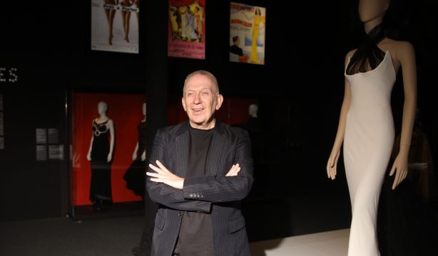 Jean Paul Gaultier hace de cicerone en una exposición que une el cine y la moda