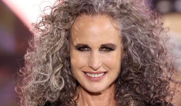 La revolución sénior llega a la moda: Helen Mirren y Andy McDowel arrasan en París