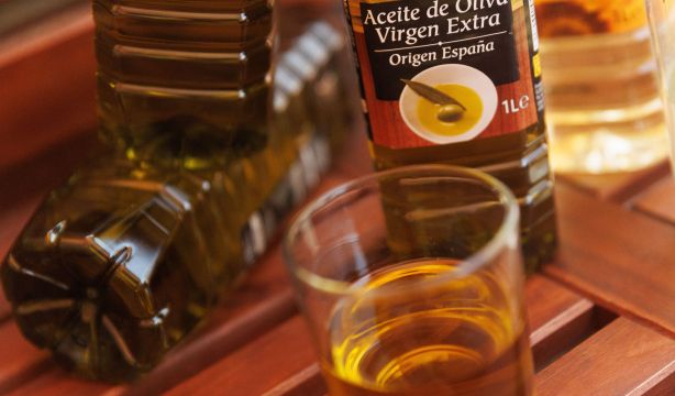 Aceite de oliva: subidas de precio de un 75% en un mes y diferencias del 56% entre supermercados