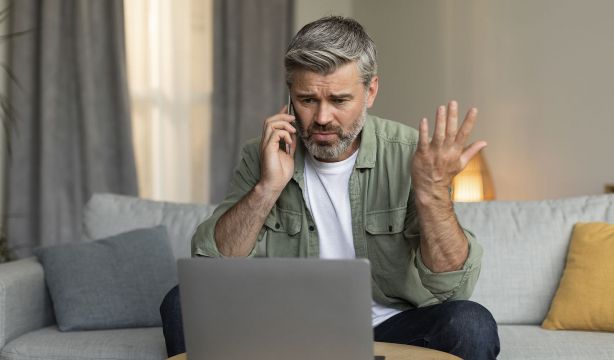 Una nueva función de Google te evitará las tediosas esperas en las llamadas de atención al cliente