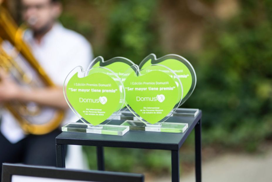 DomusVi reivindica la atención profesional y se compromete en la lucha contra el edadismo