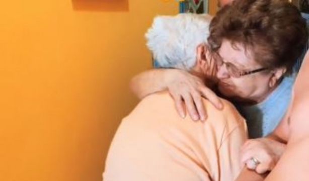 VÍDEO: El reencuentro de dos hermanas que llevaban sin verse años que ha conmovido en las redes. Foto: TikTok