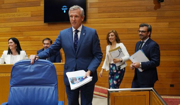 Galicia: un bono de 5.000 euros para el cuidado de dependientes y un 'carné +65' con descuentos