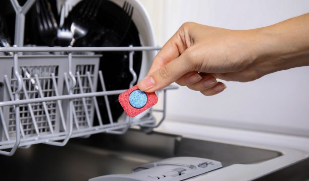 Estos son los mejores detergentes para el lavavajillas, según la OCU. Foto: Bigstock