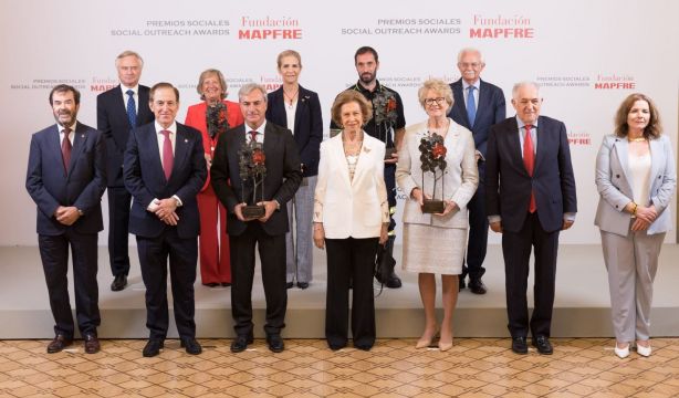 Fundación Mapfre premia la labor social de Pilar González de Frutos y Carlos Sainz