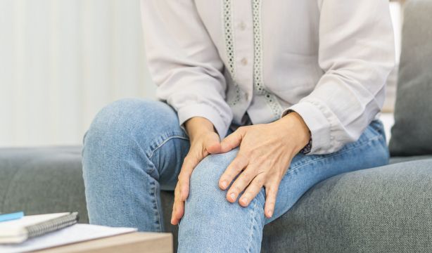 El 80% de mujeres mayores de 80 años sufre osteoporosis, una enfermedad "silenciosa" y "sin cura"