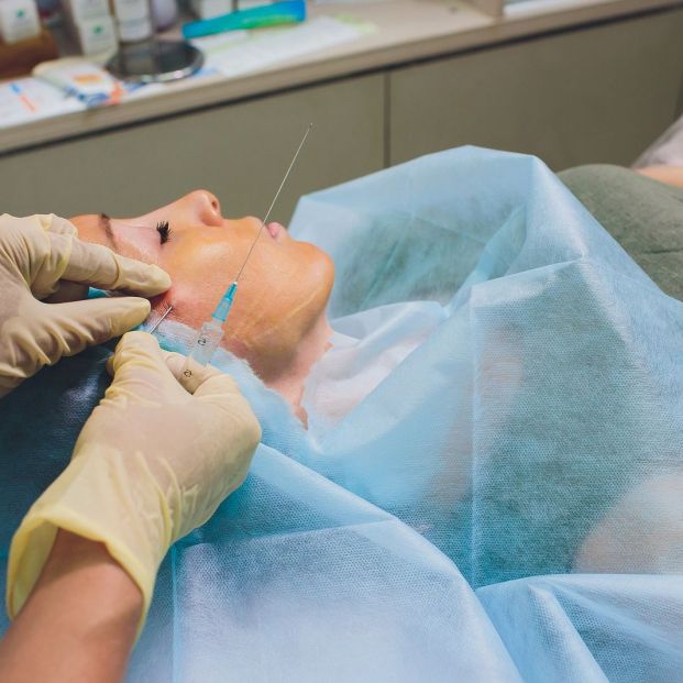 Hilos de sustentación para evitar la flacidez facial Hilos de sustentación para evitar la flacidez facial