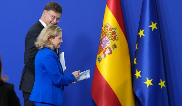 El Gobierno recorta su previsión de PIB al 2% para 2024 y mantiene la de déficit al 3%