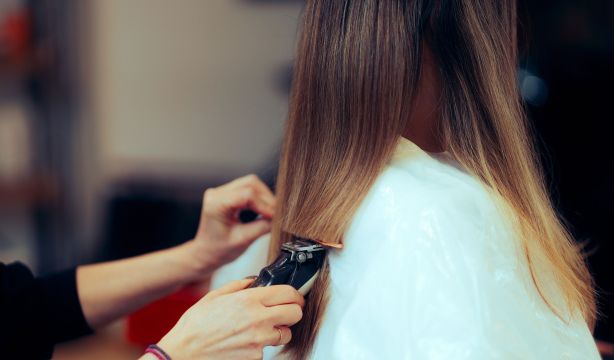 Obligan a una peluquería a indemnizar a una novia por cortarle el pelo más de lo acordado