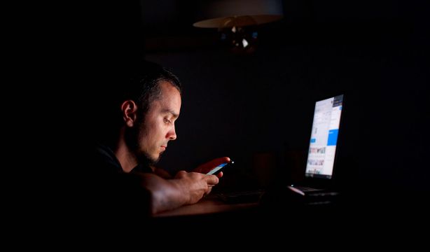 La exposición a la luz nocturna aumenta el riesgo de trastornos psiquiátricos