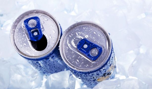 Descubre cómo las bebidas energéticas pueden afectar tus dientes