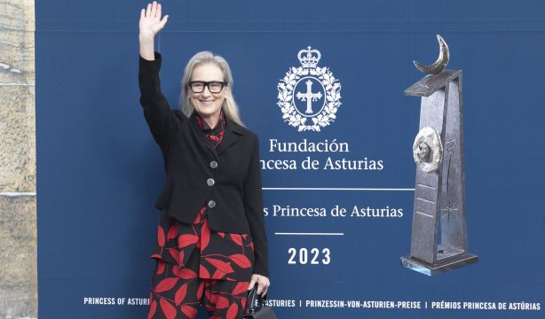 Meryl Streep desata la locura en Oviedo y se atreve a bailar al ritmo de las gaitas