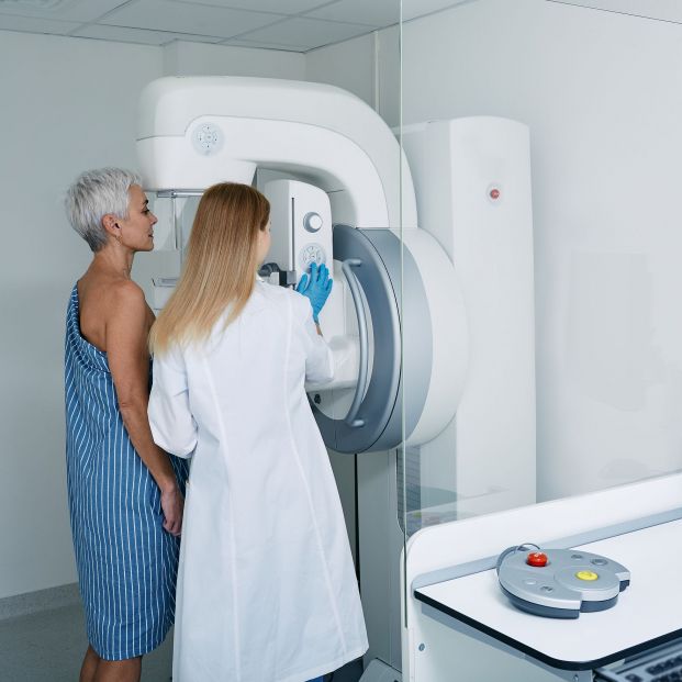 Las comunidades siguen sin aumentar la edad en cribados de cáncer de mama: "La detección es clave". Foto: Bigstock Las comunidades siguen sin aumentar la edad en cribados de cáncer de mama: "La detección es clave". Foto: Bigstock