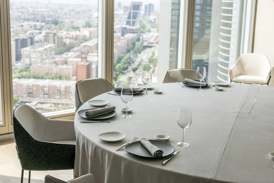 Élkar, el restaurante más alto de España, reabre sus puertas en Madrid