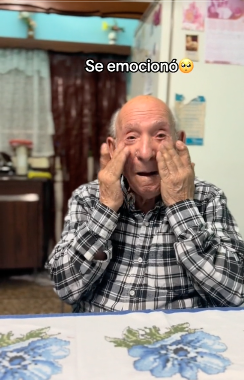 VÍDEO: La reacción viral de un hombre al probar unas gafas de realidad virtual. Foto: TikTok