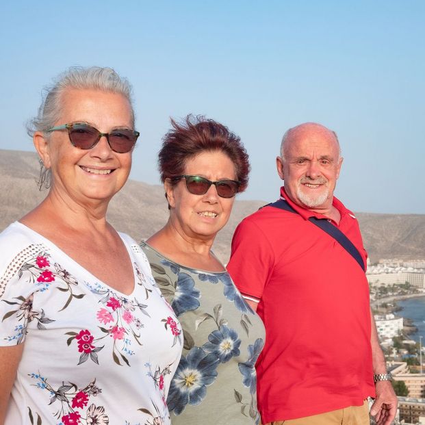 bigstock Happy Adult Mature Senior Frie 459029287