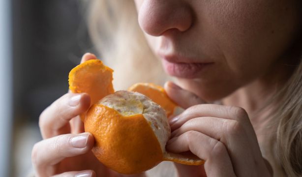 La técnica no invasiva que mejora el sentido del olfato sin cirugía ni fármacos