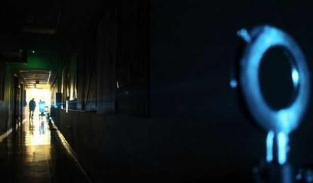 Una bombilla llena de vapor, nueva antena para ondas de radio