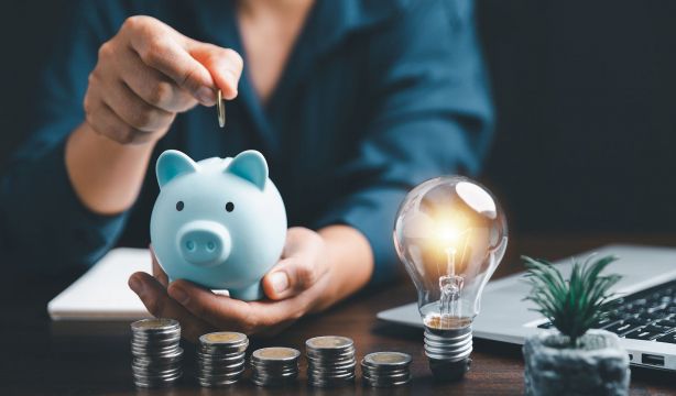 Cambio de hora: ¿cuánto supone de ahorro en la factura de la luz y el gas?