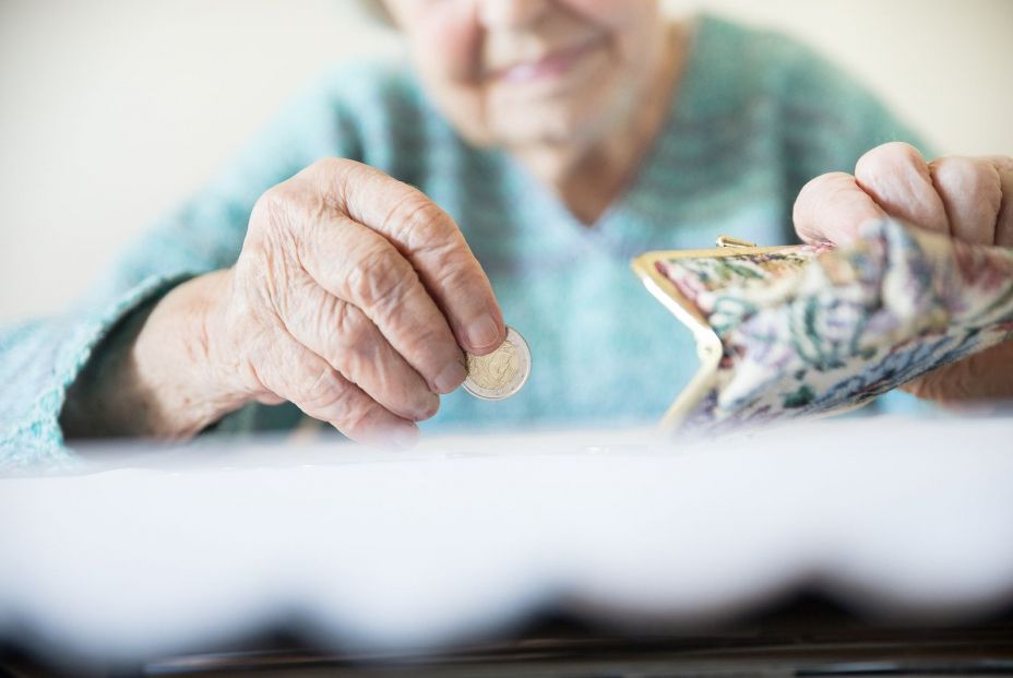 Viudas, condenadas a la precariedad: cobran 877€ de pensión media, muy por debajo del salario mínimo