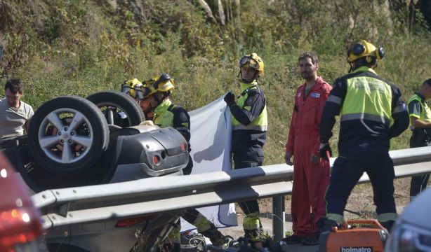 Mueren una mujer y sus tres hijos menores al chocar su coche con un camión