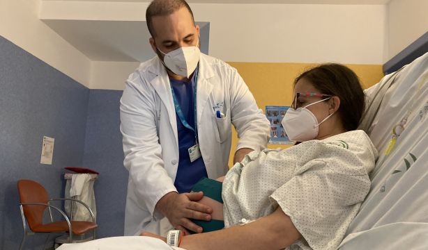 Subir mucho de peso durante el embarazo aumenta el riesgo de mortalidad en las décadas siguientes