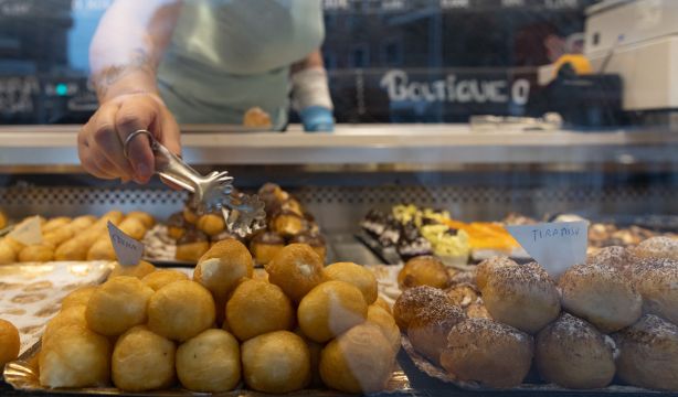 Día de Todos los Santos: pastelerías prevén vender 465.000 kilos de buñuelos y huesos de santo