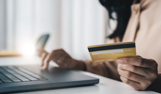 El Banco de España alerta de una nueva estafa que pretende robarte los datos de tu tarjeta bancaria