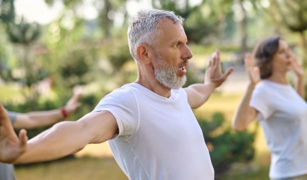 Este es el ejercicio que puede mejorar la calidad de vida de las personas con párkinson. Foto: Bigstock