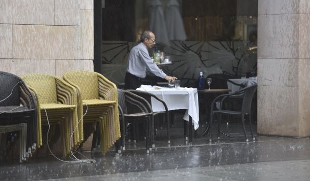 España logra un nuevo récord de empleo en el tercer trimestre, pese al aumento del paro