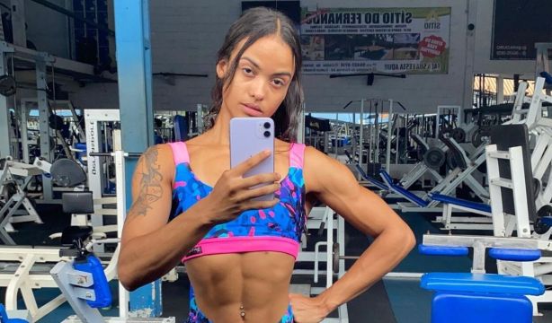 Muere la culturista e 'influencer' Alana Paiva a los 21 años en un accidente de moto