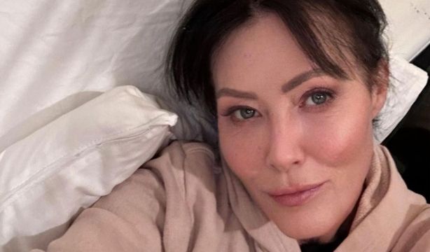 Revelan cómo se encuentra Shannen Doherty tras anunciar que tiene metástasis en el cerebro. Foto: Instagram