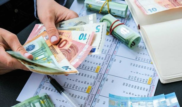 La subida de los tipos de interés permite a la banca ganar un 24% más. Foto: bigstock