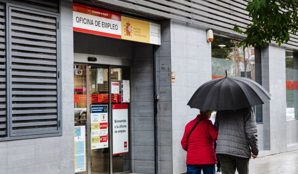 España crea 92.862 empleos en el peor octubre desde 2015 mientras el paro sube en 36.936 personas