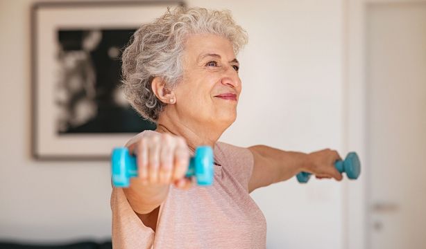 Cómo prevenir la sarcopenia o pérdida de peso pronunciada en personas mayores