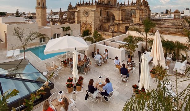 El Hotel Bodega Tío Pepe, elegido mejor hotel enoturístico de 2023