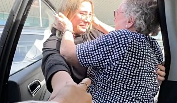VÍDEO: El divertido reencuentro entre abuela y nietas que ha emocionado en las redes. Foto: TikTok