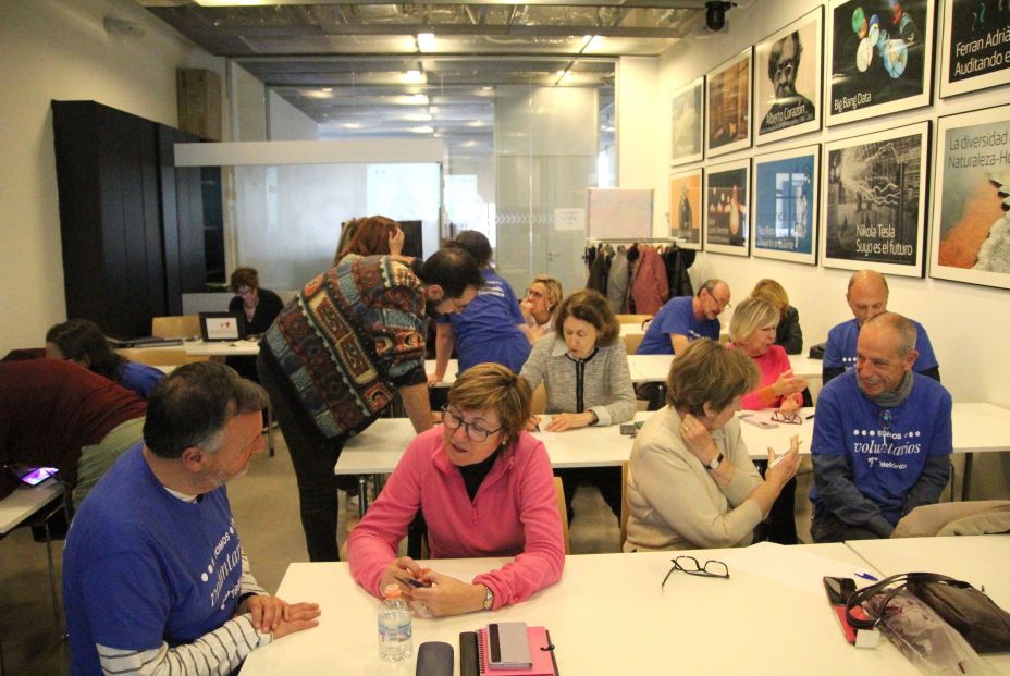 Descubre todas las novedades para este 2024 de los talleres para mayores de Reconectados Descubre todas las novedades para este 2024 de los talleres para mayores de Reconectados