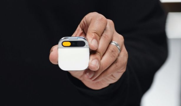 Sin pantalla y con un tamaño mínimo: así el nuevo móvil que pretende revolucionar el mercado