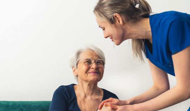 DomusVi ofrece una gran solución con “Respiros Familiares”