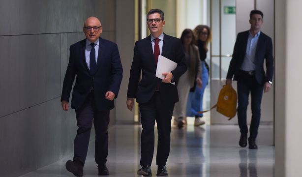 Un grupo de Registradores denuncia el pacto PSOE-Junts: “Atenta contra el derecho de propiedad”