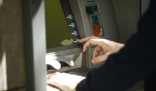 Detenido un empleado de banca por duplicar cartillas de ahorro y estafar 9.300 euros a mayores