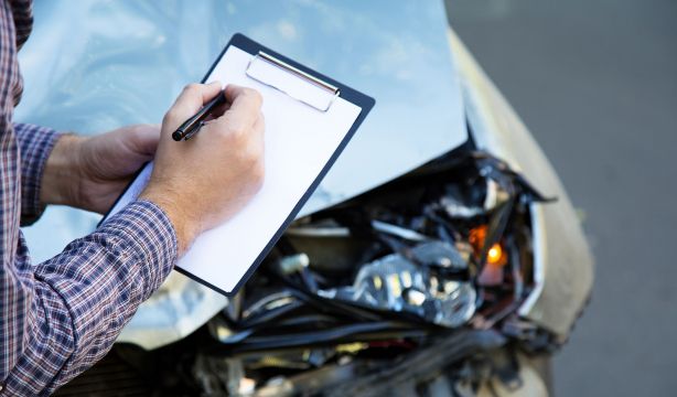 Parte amistoso tras un accidente: los consejos de la Guardia Civil para rellenarlo correctamente. Foto: Bigstock